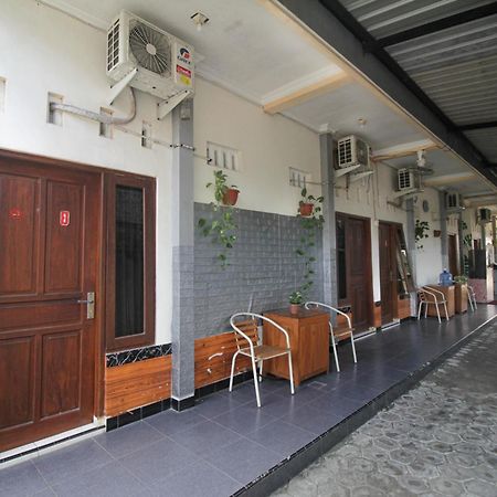 Super Oyo Capital O 2258 Santana Syariah Guest House Kartosuro Eksteriør billede