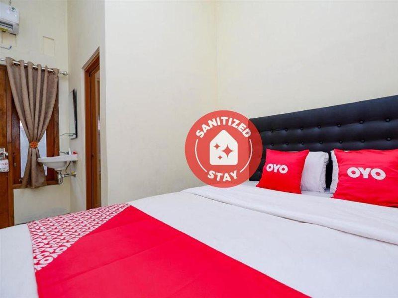 Super Oyo Capital O 2258 Santana Syariah Guest House Kartosuro Eksteriør billede