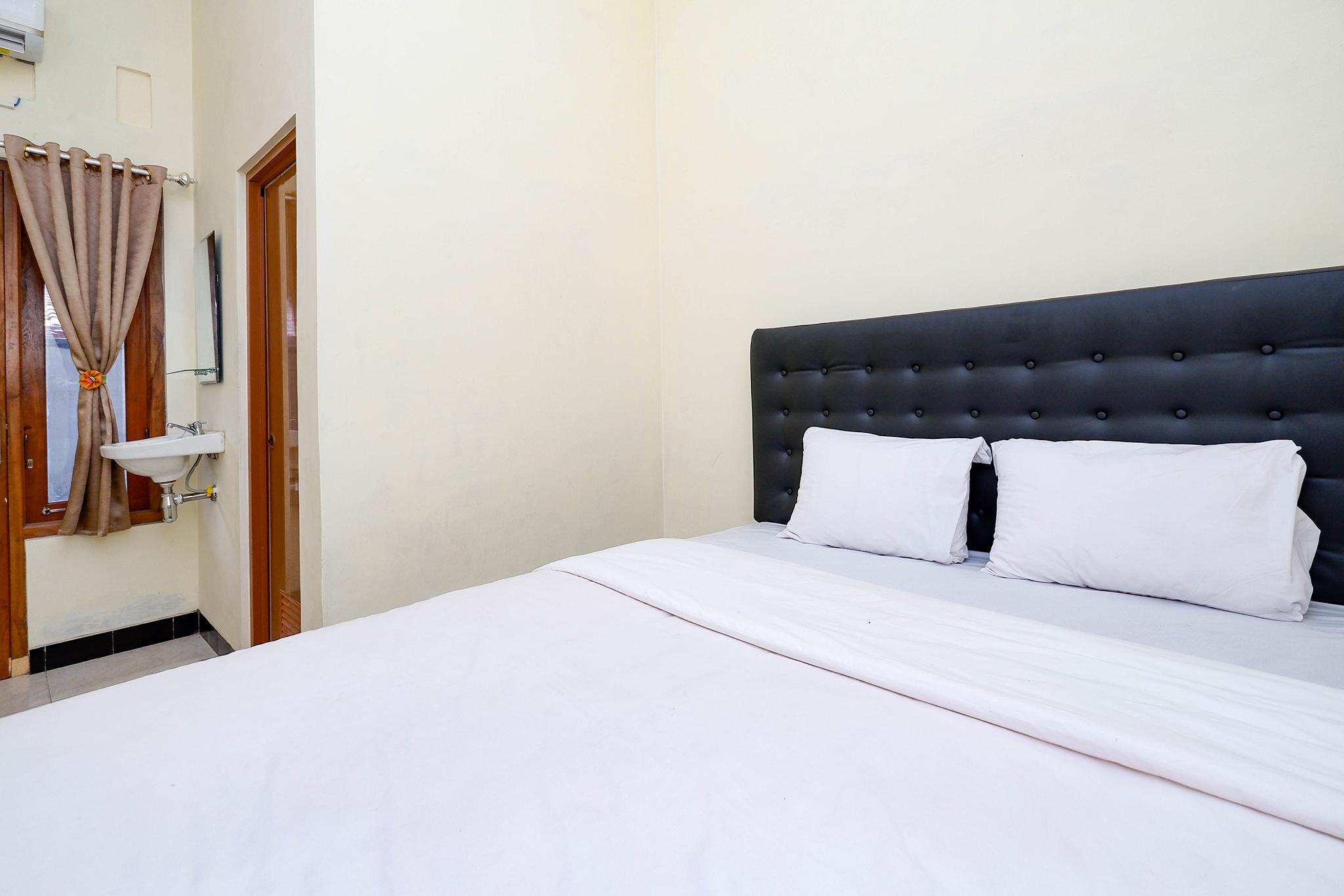 Super Oyo Capital O 2258 Santana Syariah Guest House Kartosuro Eksteriør billede