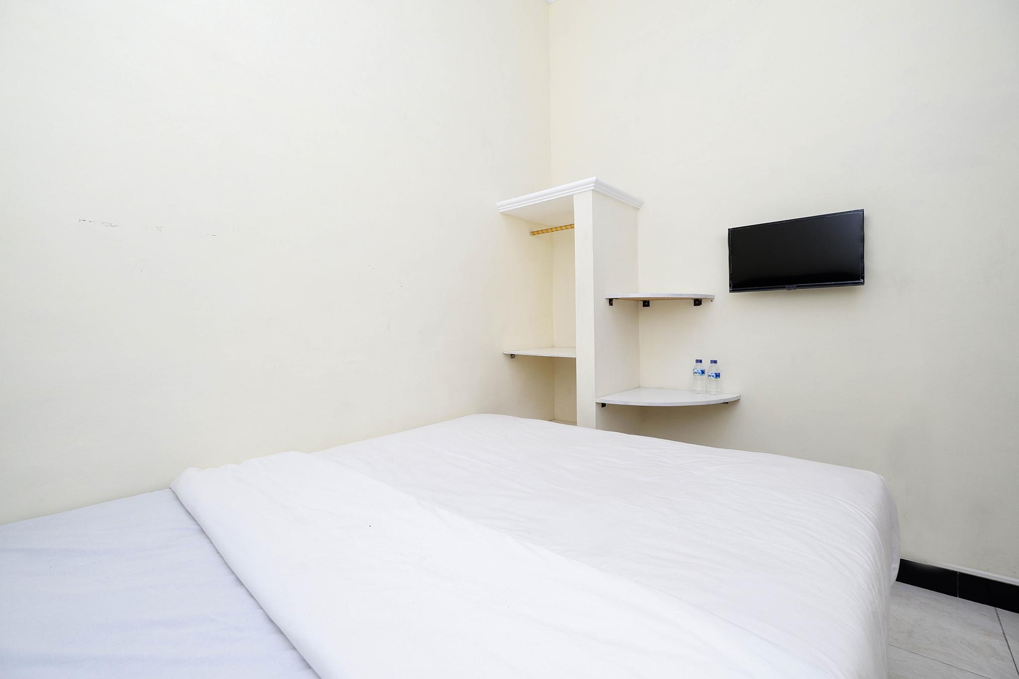 Super Oyo Capital O 2258 Santana Syariah Guest House Kartosuro Eksteriør billede