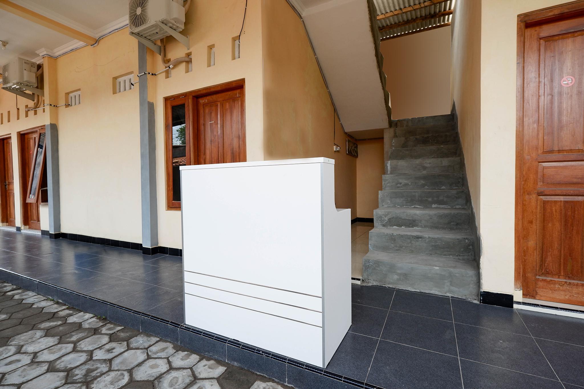 Super Oyo Capital O 2258 Santana Syariah Guest House Kartosuro Eksteriør billede
