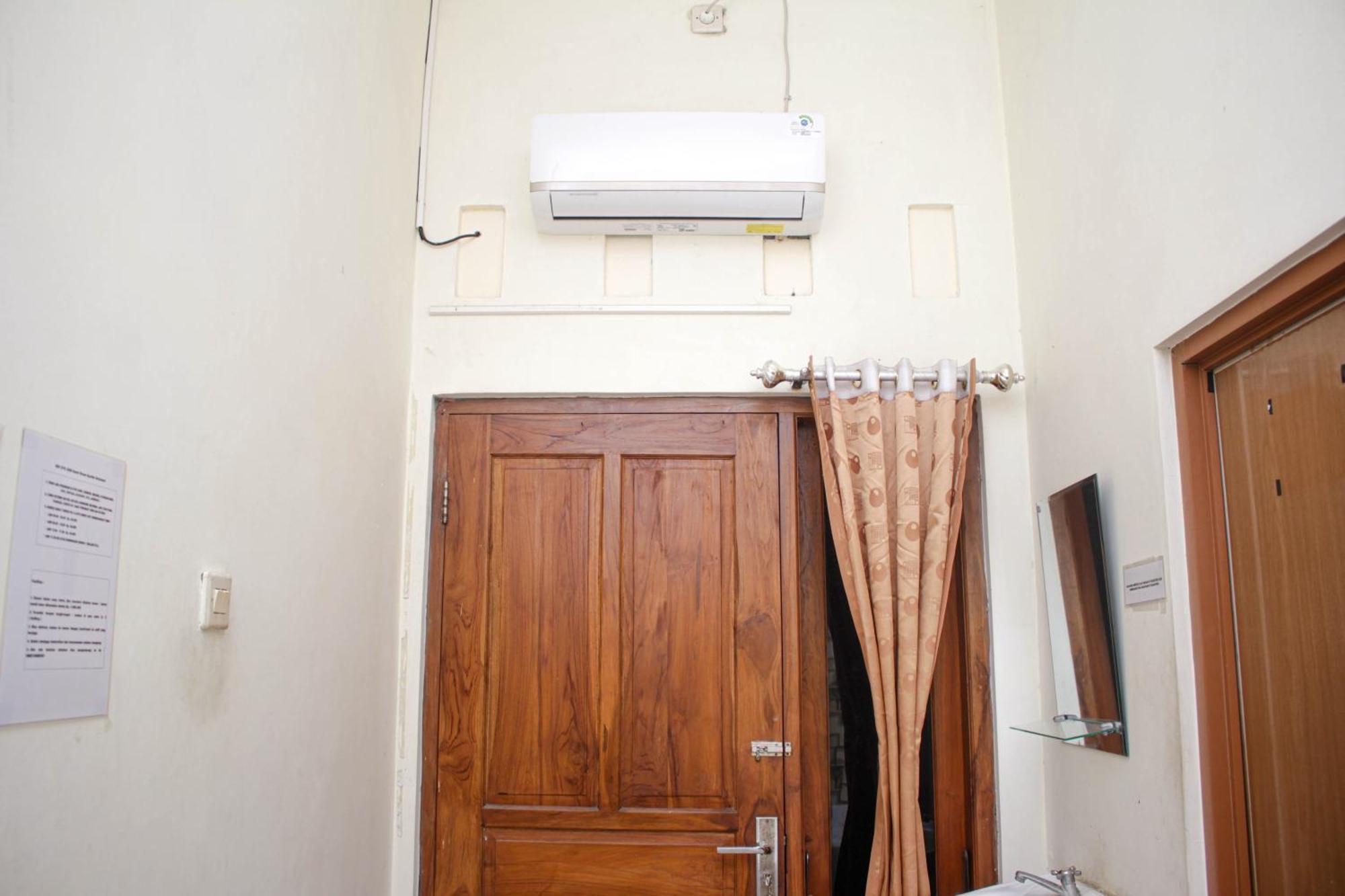 Super Oyo Capital O 2258 Santana Syariah Guest House Kartosuro Eksteriør billede