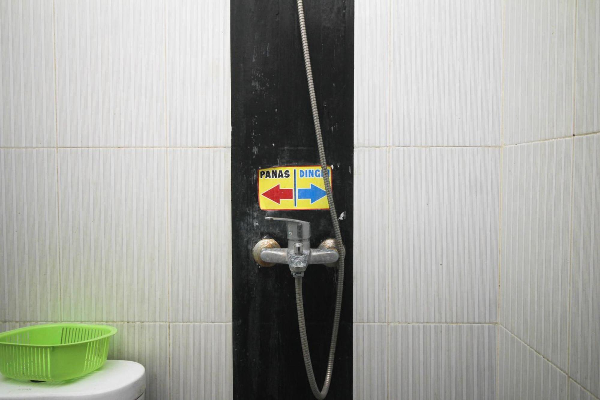 Super Oyo Capital O 2258 Santana Syariah Guest House Kartosuro Eksteriør billede