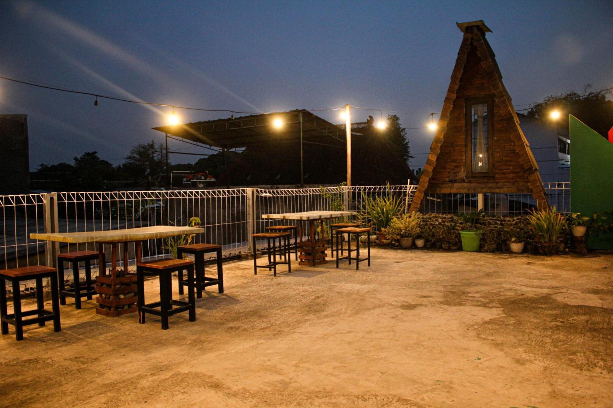 Super Oyo Capital O 2258 Santana Syariah Guest House Kartosuro Eksteriør billede