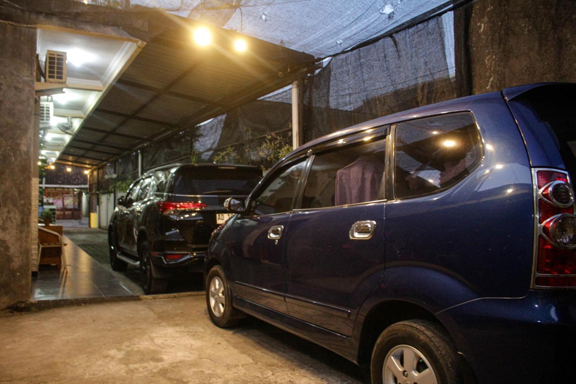 Super Oyo Capital O 2258 Santana Syariah Guest House Kartosuro Eksteriør billede