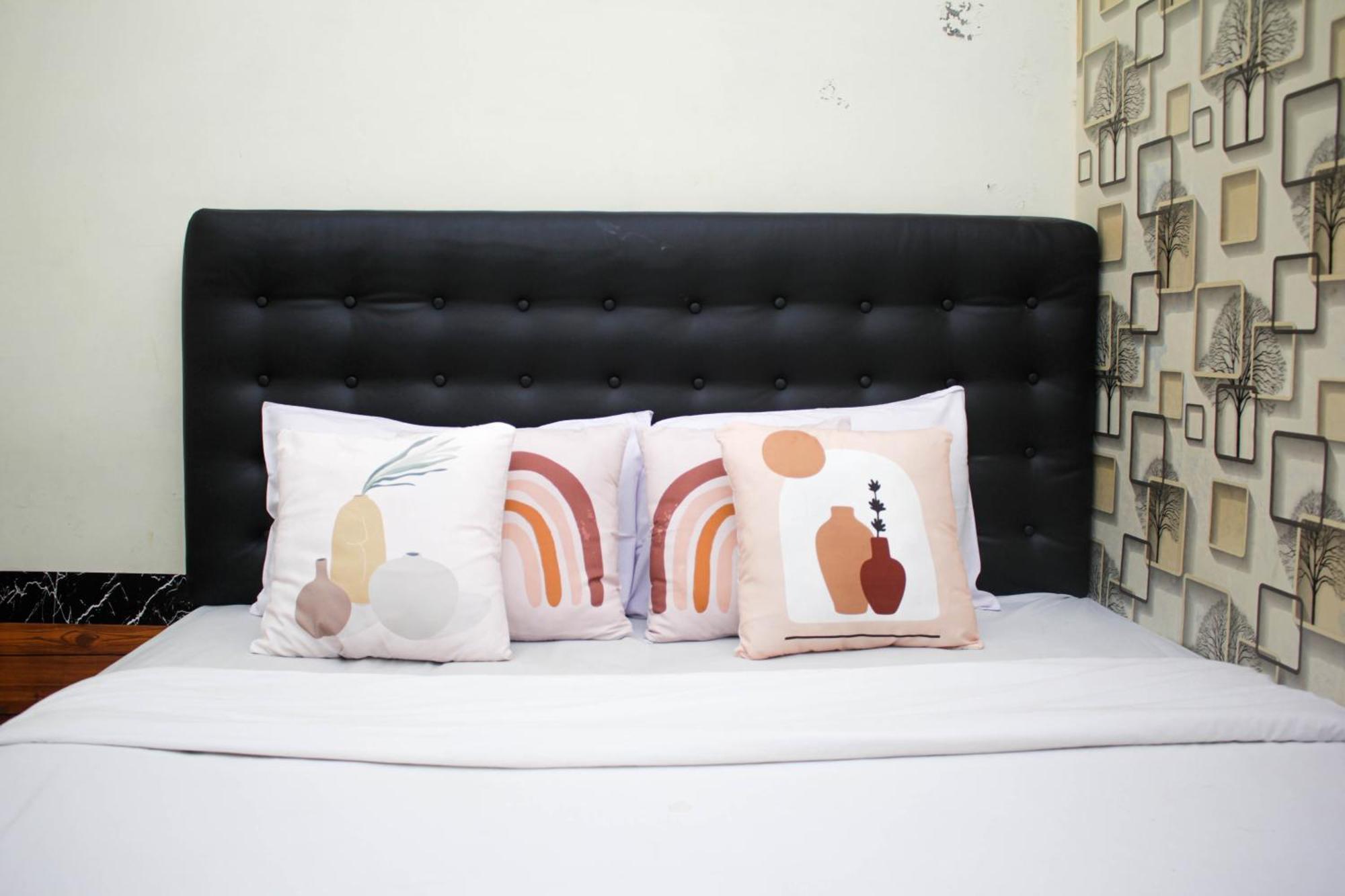 Super Oyo Capital O 2258 Santana Syariah Guest House Kartosuro Eksteriør billede